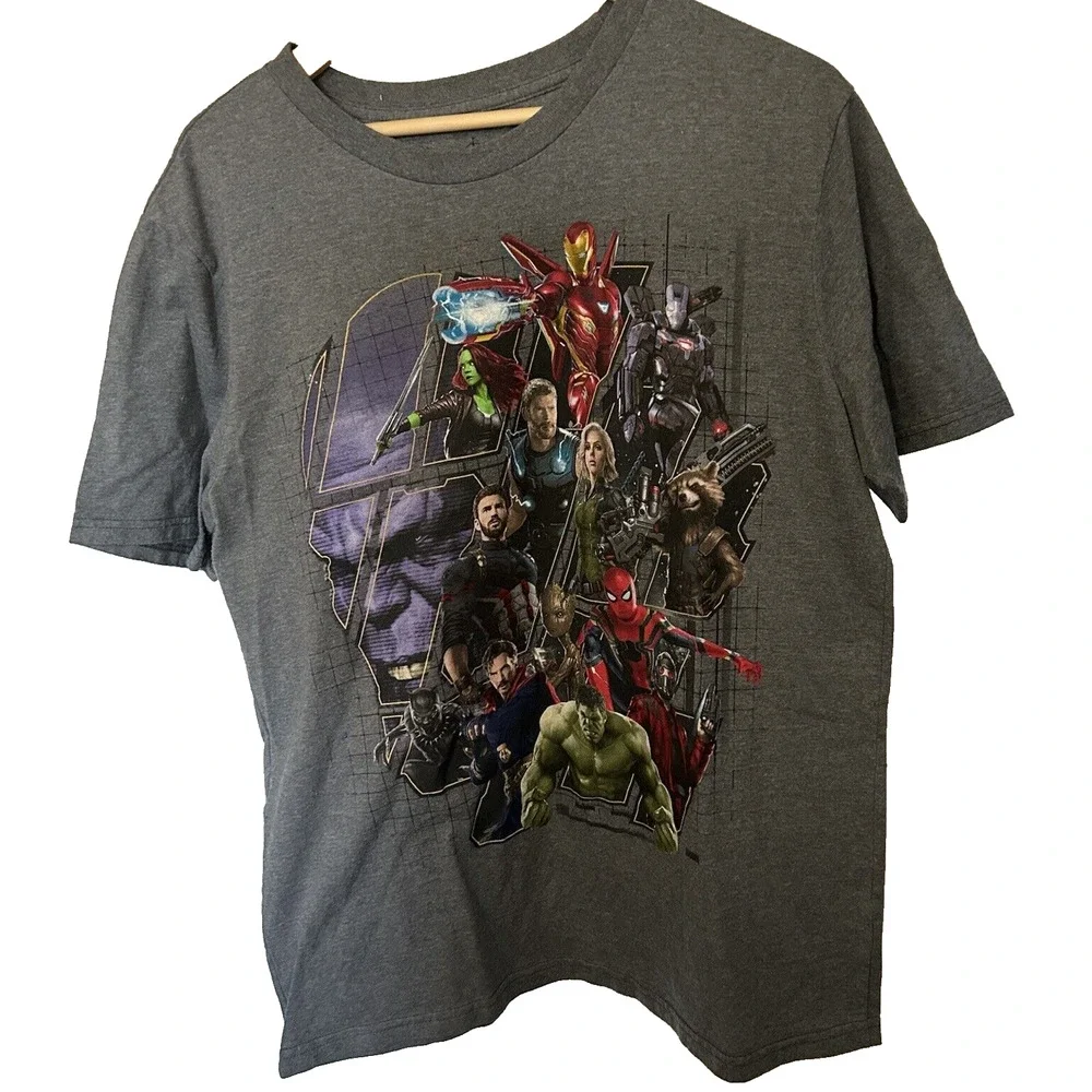 Avengers Men's T-shirt Size L Captain America, iron Man Black Panther Avengers - Picture 1 of 12